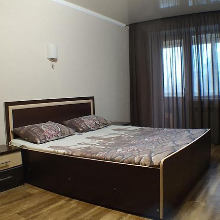 Апартаменты В Центре Металлургов 27 Kr Apartments Kryvyi Rih Exterior photo